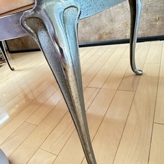 猫足大理石テーブルの画像