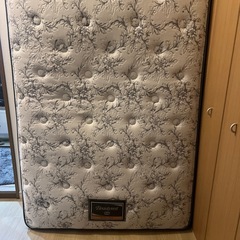 シモンズセミダブルマットの画像