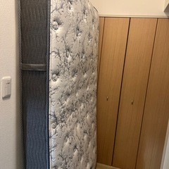 シモンズセミダブルマットの画像