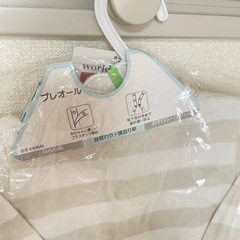 【新品】定価3,000円程　はらぺこあおむし　ロンパース　プレオールの画像