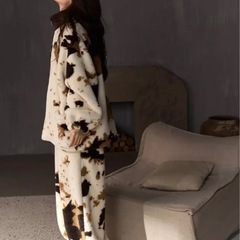 新品牛柄フリースジャケット・パンツパジャマの画像