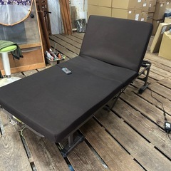 リクライニング式ベットの画像