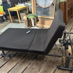 リクライニング式ベットの画像