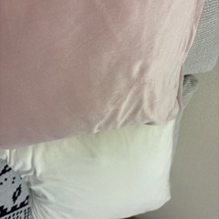 ニトリクッション（白、ピンクセット）の画像