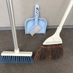早い者勝ち！伸縮式ブラシ&ほうき&ちりとり(小ブラシ付)セットの画像