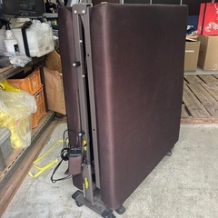 リクライニング式ベットの画像