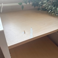 ラック付きデスクの画像