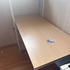 ラック付きデスクの画像