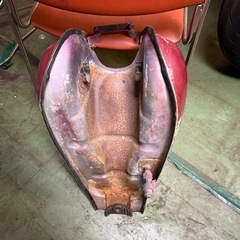 【100円】マグナ50 純正ガソリンタンク ジャンク サビ・穴ありの画像