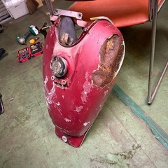 【100円】マグナ50 純正ガソリンタンク ジャンク サビ・穴ありの画像