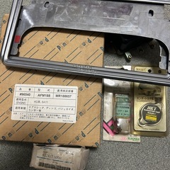トヨタ純正ナンバーフレーム　エアフィルター他、車のパーツ色々セットの画像