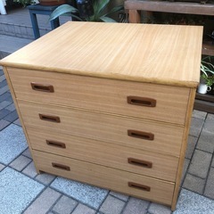 引取り早い方優先4段の整理タンスの画像