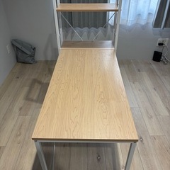 【受け渡し者決定済】作業用デスク　ラック付の画像