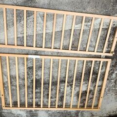 ベビーベッド　木のフレームの画像