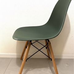 イームズチェアの画像
