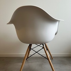 イームズチェアの画像