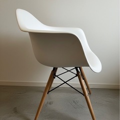 イームズチェアの画像