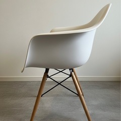 イームズチェアの画像