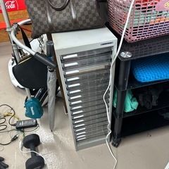 ストーブ、灯油缶
の画像