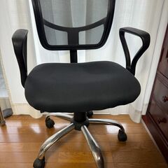 【無料】大阪:デスク椅子セット（ライトと引き出し付き）の画像