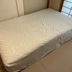 ベッド(セミダブル・脚付マットレス)の画像