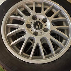 スタッドレスタイヤの画像