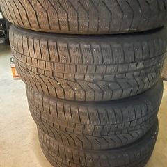 スタッドレスタイヤの画像