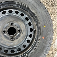 3ヶ月使用　ほぼ新品　スタッドレスタイヤ4本
　の画像