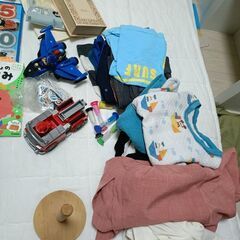 写真に写るおもちゃ等全てで100円ですの画像