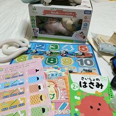 写真に写るおもちゃ等全てで100円ですの画像