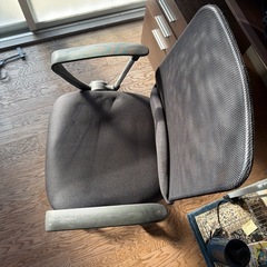 デスク、チェスト、イス
の画像