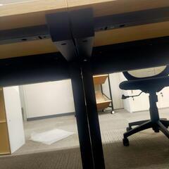 多人数用事務机 フリーアドレスデスク 配線収納付き　OA机の画像