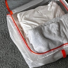 IKEAの掛け布団と夏用ブランケットの画像