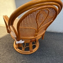G1221 ラタン家具　回転椅子　籐家具の画像