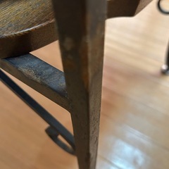 レトロな不二屋のイスの画像