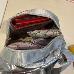 シルバーショルダーバッグの画像