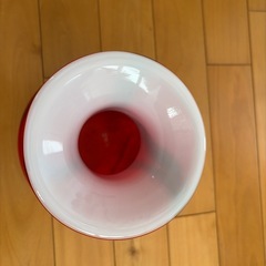 赤い花瓶の画像