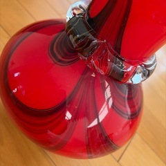 赤い花瓶の画像