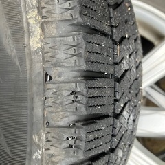 中古スタッドレスタイヤの画像