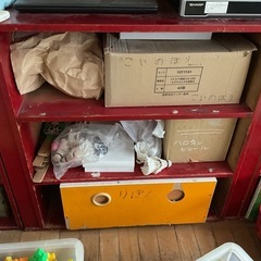 赤い棚(中身は違います)×8個 の画像