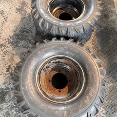 タイヤテーブル　イス　バギータイヤ　1本パンク　の画像