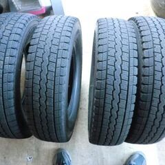 軽トラ用スタッドレス　2023年45週　DANLOP WINTERMAX　MADE-IN-JAPAN 製　145R12の画像