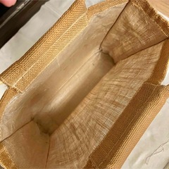 カゴバッグ　壺の刺繍入りの画像