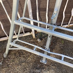 3脚脚立　　庭木植木剪定の画像