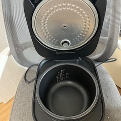 炊飯器とお皿の画像