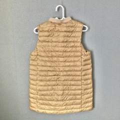 モンベル　ダウンベスト　S　ベージュ　ML3CFWDV6　ユニセックス　秋　冬の画像