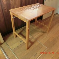 小型のテーブルの画像
