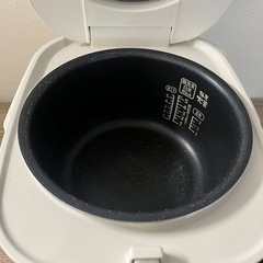 アイリスオーヤマ　5.5合炊き　炊飯器の画像