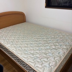 ダブルベッド
の画像