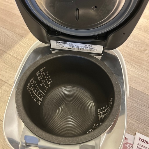 TOSHIBA 真空圧力ＩＨジャー炊飯器
